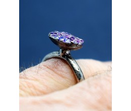 Rankų darbo bronzinis žiedas - Purpurinis lietus ant piršto
